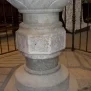--Fonte battesimale piede, D(ominus)