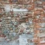 --Materiale di reimpiego nella muratura lato nord