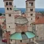 --Campanili e abside visti dal castello