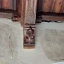 --Mensola in legno con figura simbolica scolpita