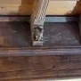 --Mensola in legno con figura simbolica scolpita