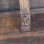 --Mensola in legno con figura simbolica scolpita