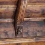 --Mensola in legno con figura simbolica scolpita