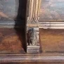 --Mensola in legno con figura simbolica scolpita