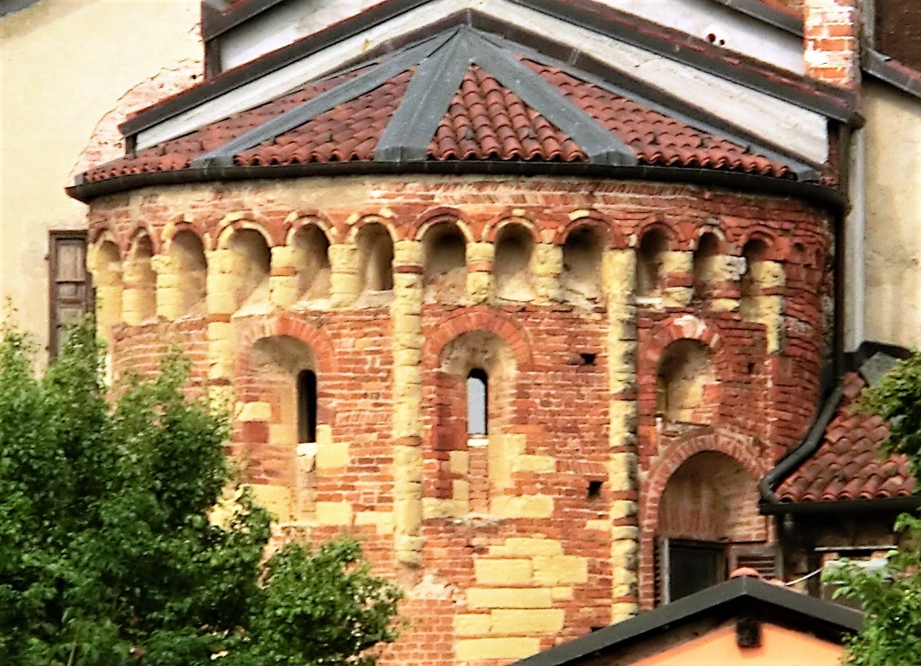 Resti Dell Abbazia o Pieve di San Pietro di Celle - Trofarello Frazione Celle