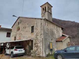 Fianco e campanile - Ex Chiesa di Roccapietra a VaralloFrazione Rocapietra