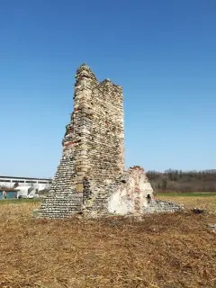 Ruderi - Resti Della Cappella di San Pietro a Romagnano Sesia