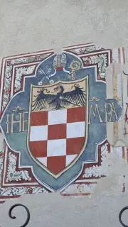 Stemma - Palazzo del Vescovo a GozzanoFrazione Buccione