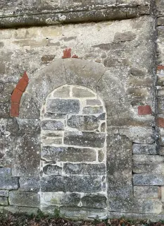 Fianco sinistro antica porta (cimiteriale?) - Chiesa di San Secondo a MelazzoFrazione Arzello