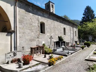 Fianco - Chiesa di Santa Maria della Natività e Sant'Anna a MergozzoFrazione Bracchio