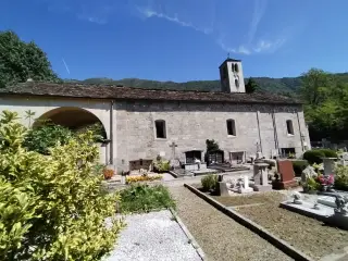 Fianco - Chiesa di Santa Maria della Natività e Sant'Anna a MergozzoFrazione Bracchio