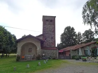 Facciata e campanile - Chiesa-oratorio della Santissima Trinità a Momo