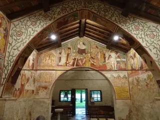 Pantocratore - Chiesa-oratorio della Santissima Trinità a Momo