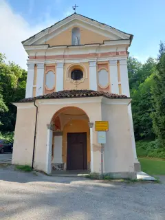 Facciata e portico - Santuario della Madonna delle Lame o dell'Assunta a Monastero di Vasco