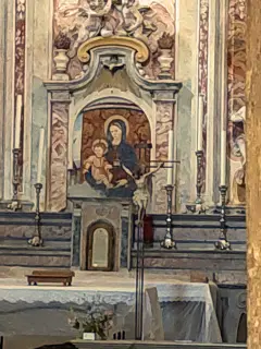 Maddonna col Bambino dalla finestrella votiva - Santuario della Madonna delle Lame o dell'Assunta a Monastero di Vasco