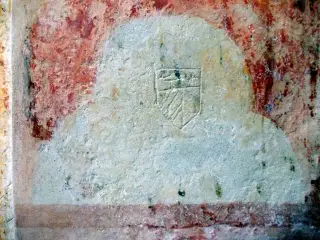 Base scena del martirio di san Bernolfo - Arma nobiliare graffita - Cappella di San Bernolfo a Mondovì