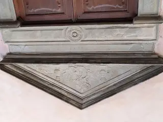 Portale dettaglio con San Giorgio - Parrocchiale di San Giorgio a Montechiaro d'Acqui