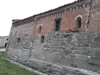 Fianco destro - Chiesa Cimiteriale di San Pietro a Albugnano