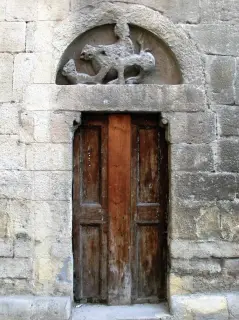 Portale con lunetta scolpita - Parrocchiale di San Giacomo a Gavi