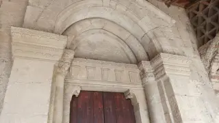 Portale laterale - Parrocchiale di San Giacomo a Gavi