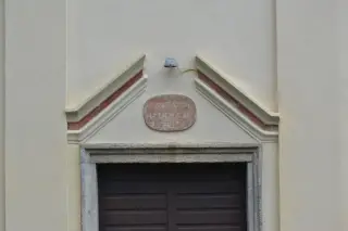 Lapide in facciata - Oratorio della Madonna dei Sette Dolori e delle Sette Allegrezze a Pisano