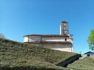Fianco e campanile - Parrocchiale di San Michele a Pecco