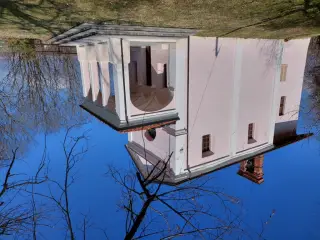 Facciata e fianco - Cappella della Madonna Assunta di Morano a Perosa Canavese