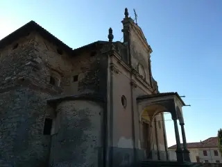 Facciata - Parrocchiale dei Santi Pietro e Lorenzo a Piverone