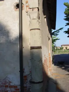 Colonna angolo sinistro - Chiesa delle Ghiare o della Ghiaia o di San Sebastiano a Pozzolo Formigaro