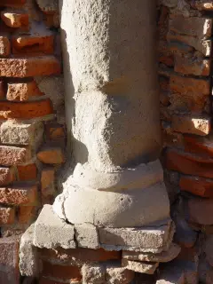 Base colonna centrale - Chiesa delle Ghiare o della Ghiaia o di San Sebastiano a Pozzolo Formigaro