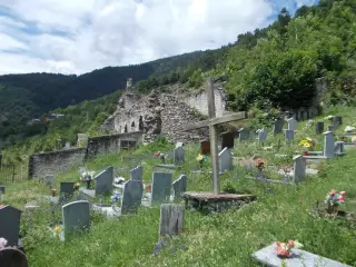 Zona absidale dal cimitero - Resti Della Chiesa di San Martino a PerreroFrazione San Martino