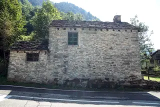 Fianco sinistro - Oratorio di San Rocco a Alto SermenzaFrazione Molino