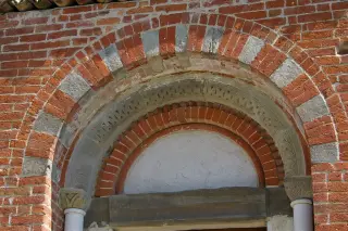 Portale - Chiesa Cimiteriale di Santa Maria Assunta o dei Morti a Marentino