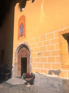 Facciata e portale - Parrocchiale di Sant'Andrea a Antey-Saint-Andrè