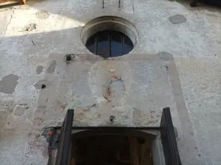 Resti di affresco sopra la porta - Resti Della Chiesa di San Grato a Sizzano
