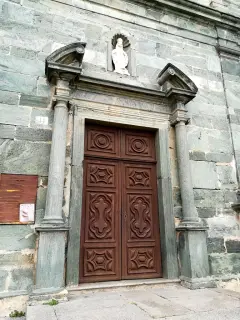 Portale - Chiesa della Madonna delle Grazie a SordevoloFrazione Verdobbio