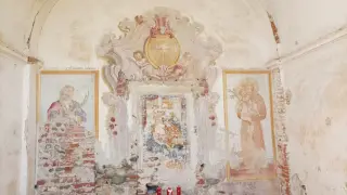 Affreschi cappella esterna - Oratorio della Madonna della Neve o di Santa Maria della Neve a SunoFrazione Baraggia