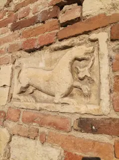 Bassorilievo romanico - Chiesa di San Sebastiano a Mombello Monferrato