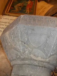 Fonte battesimale CCCCLXI + arma Saluzzo - Parrocchiale di San Giovanni Battista a Valmala