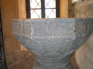 Fonte battesimale IN DEUM - Parrocchiale di San Giovanni Battista a Valmala