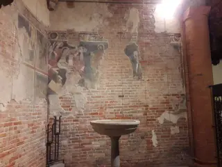 Affreschi alla base del campanile - Chiesa di Santa Maria della Scala a Moncalieri