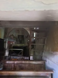 Interno dalla finestrella votiva - Cappella di Sant'Onorato a ValmalaFrazione Gay