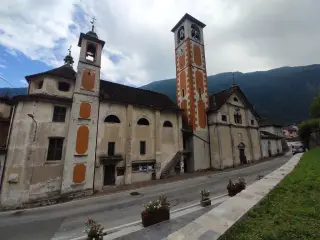 Facciata - Oratorio dell' Annunziata a Vanzone con San Carlo