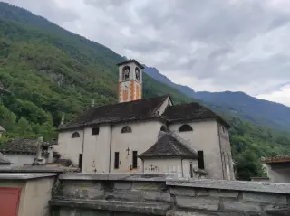 Fianco - Oratorio dell' Annunziata a Vanzone con San Carlo