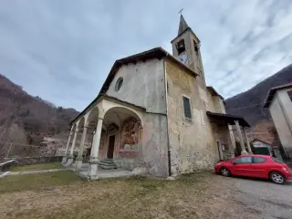 Fianco - Parrocchiale di San Martino a VaralloFrazione Roccapietra