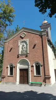 Facciata - Cappella di Santa Maria o Madonna delle Vigne a MondovìFrazione Carassone