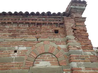 Fianco e porta tamponata - Chiesa Cimiteriale di Santa Maria Maddalena a MarentinoFrazione Avuglione