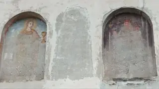 Affreschi in facciata - Chiesa di Saint-Jean de Chevrot a GressanFrazione Chevrot
