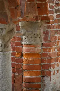 Capitello - Chiostro dei Canonici della Catterale a Ivrea