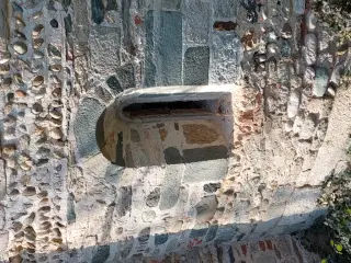 Monofora - Chiesa di San Giacomo in Carpeneto a Caravino